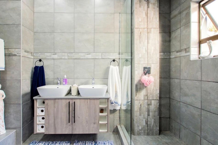 7 Bedroom Property for Sale in Myburgh Park Western Cape